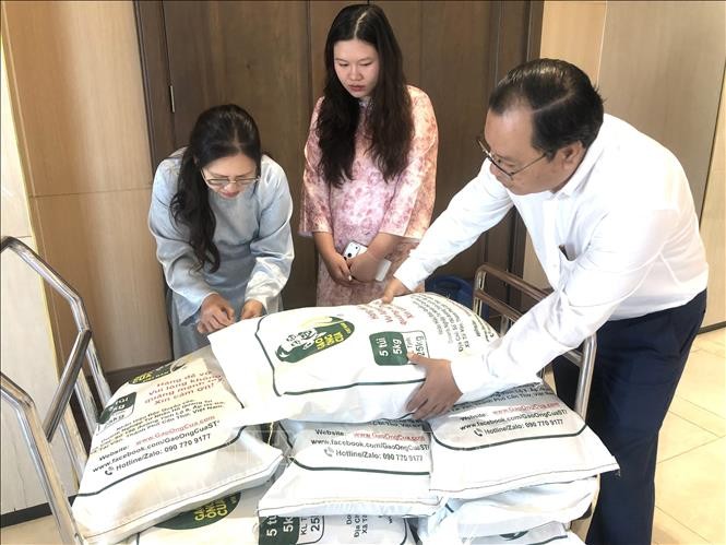 Gạo ST25 của Anh hùng Lao động, kỹ sư Hồ Quang Cua được đem tới buổi lễ sáng 2/2/2026 tại Cần Thơ.