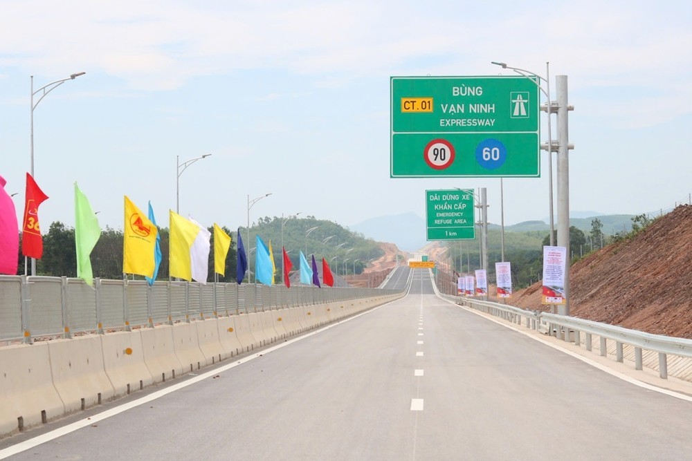 Tính theo hướng Bắc - Nam, hiện tuyến Bắc - Nam đã thông xe từ Hà Nội đến Hà Tĩnh. Tính theo hướng Bắc - Nam, hiện tuyến Bắc - Nam đã thông xe từ Hà Nội đến Hà Tĩnh.