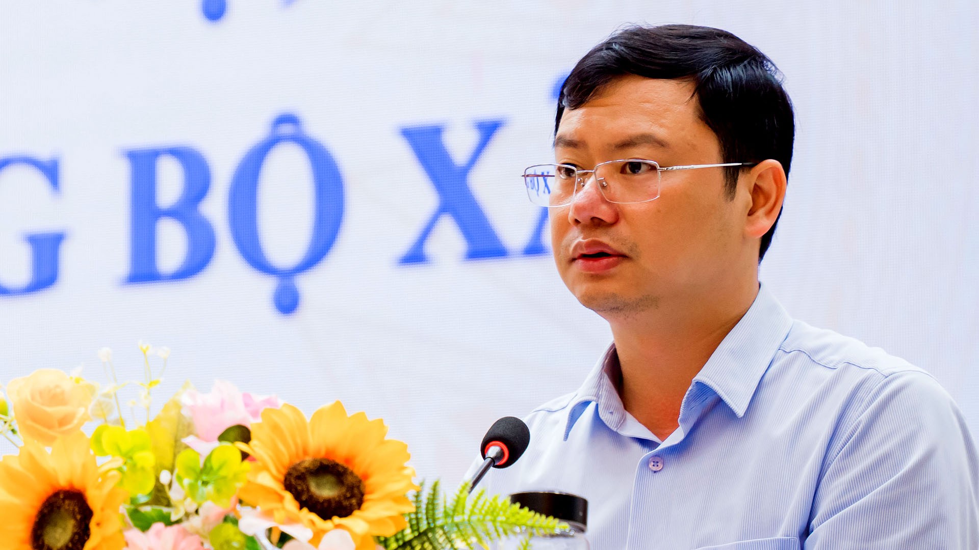 Đồng chí Đặng Quốc Đoàn, Phó Bí thư Thường trực Đảng ủy, Chủ tịch HĐND xã triển khai Chuyên đề 2. dsc06314.jpg
