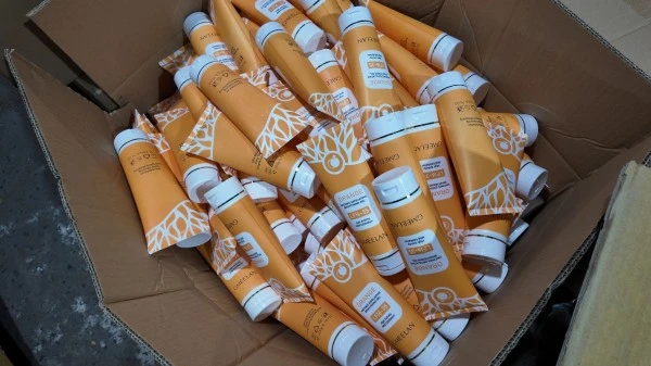 Một số loại mỹ phẩm giả bị thu giữ.