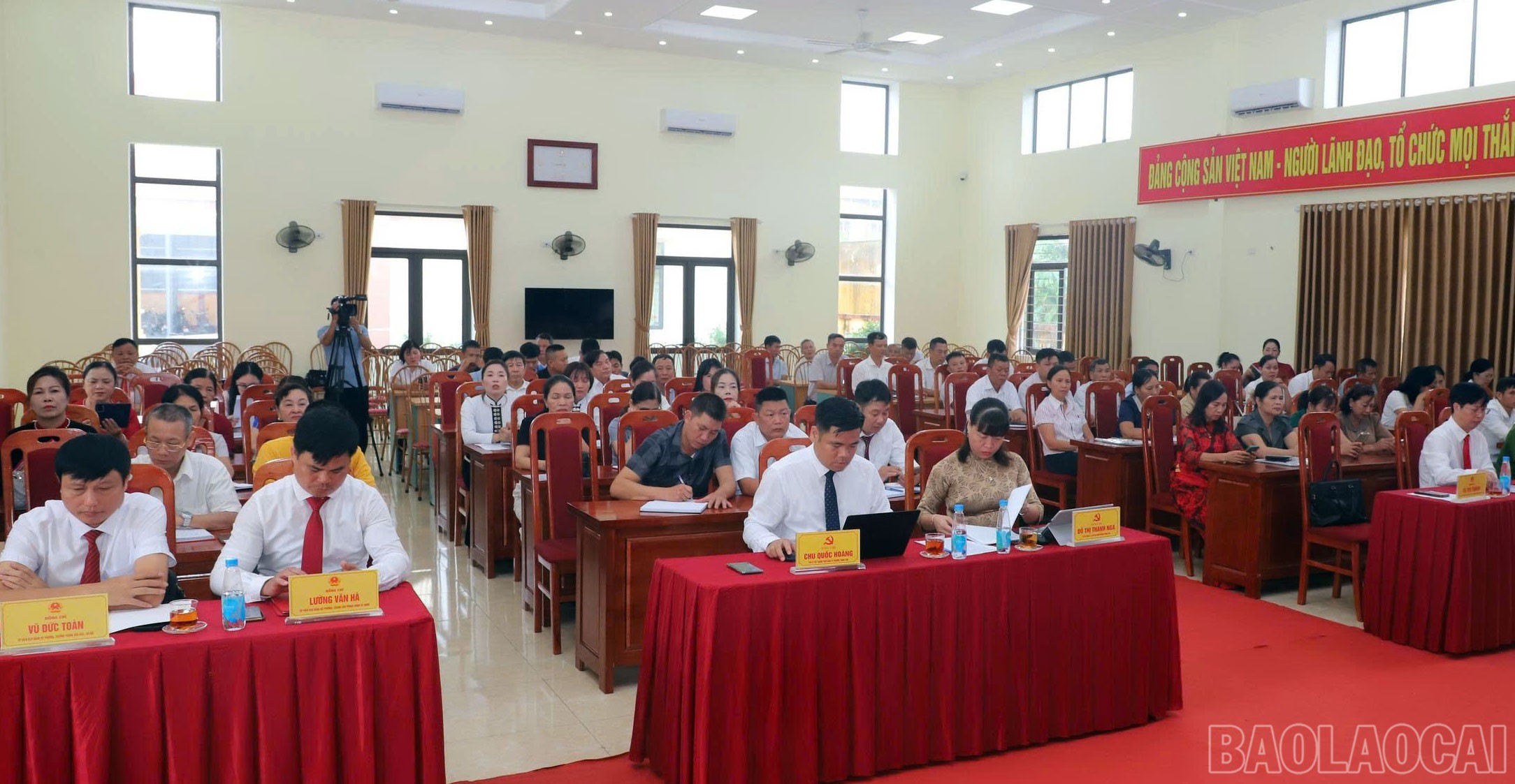 Các đại biểu dự hội nghị. 28-8-trungtam2.jpg