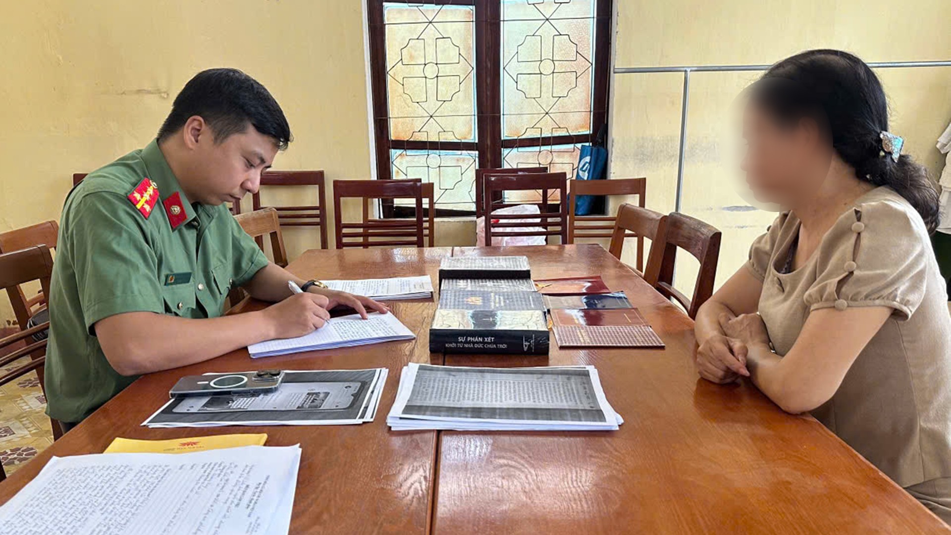 Cơ quan Công an làm việc với bà T.T.Q. 28-8-lam-mo.jpg