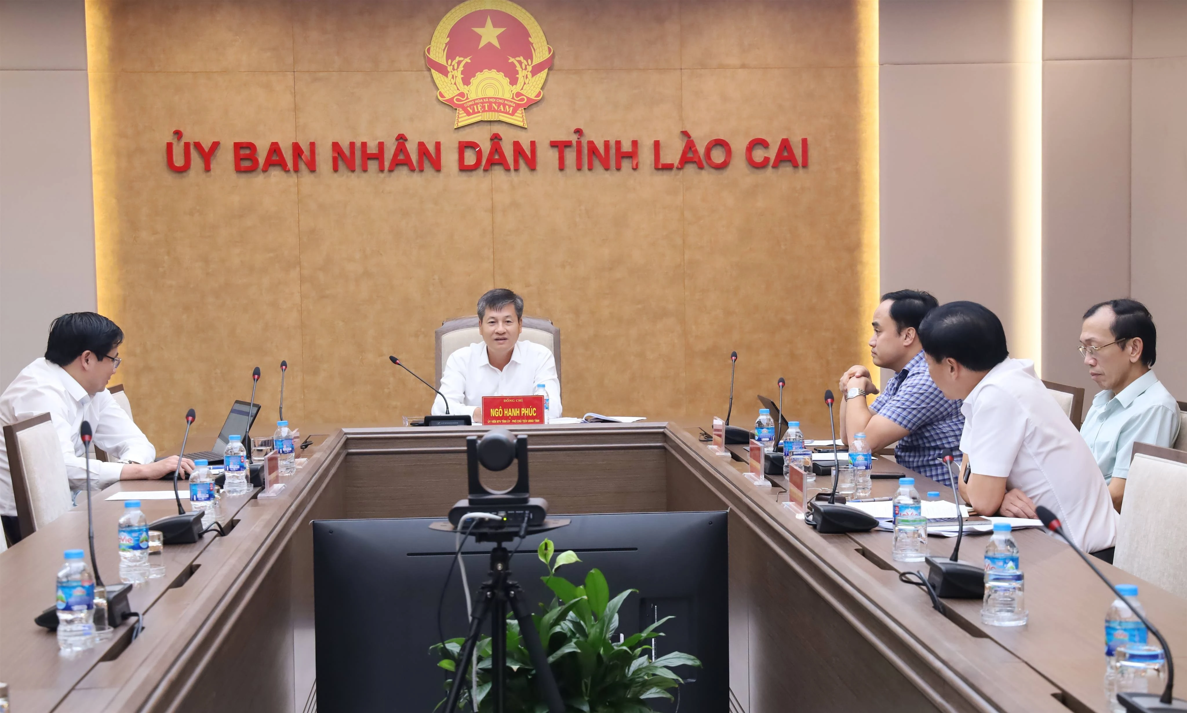 Đồng chí Phó Chủ tịch UBND tỉnh Ngô Hạnh Phúc và các đại biểu dự Hội nghị tại điểm cầu Lào Cai.