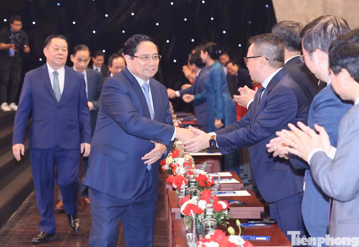 Thủ tướng Phạm Minh Chính và các đồng chí lãnh đạo cấp cao dự lễ trao giải.
