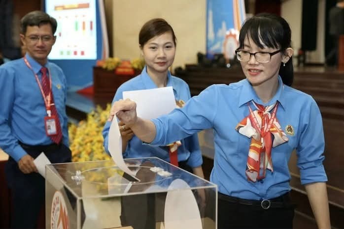 Đại hội Công đoàn các cấp là đợt sinh hoạt chính trị, với phương châm: “Đoàn kết, dân chủ, kỷ cương, đổi mới, phát triển”. Đại hội Công đoàn các cấp là đợt sinh hoạt chính trị, với phương châm: “Đoàn kết, dân chủ, kỷ cương, đổi mới, phát triển”.