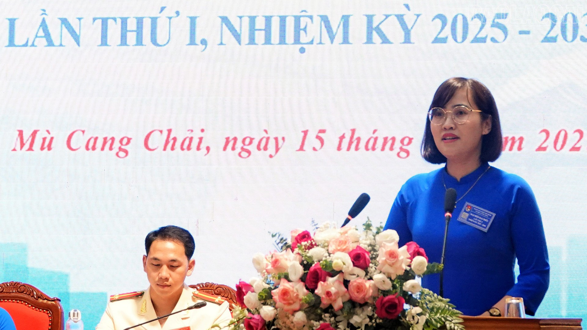 Đồng chí Dương Thị Vui - Phó Bí thư Tỉnh đoàn, Giám đốc Trung tâm Hoạt động thanh thiếu niên tỉnh Lào Cai phát biểu tại đại hội. Đồng chí Dương Thị Vui - Phó Bí thư Tỉnh đoàn, Giám đốc Trung tâm Hoạt động thanh thiếu niên tỉnh Lào Cai phát biểu tại đại hội.
