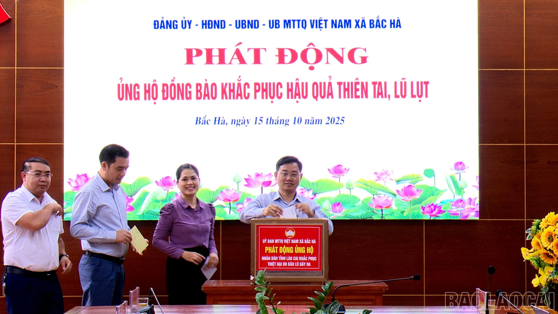 Các tổ chức, cá nhân quyên góp ủng hộ tại buổi phát động.