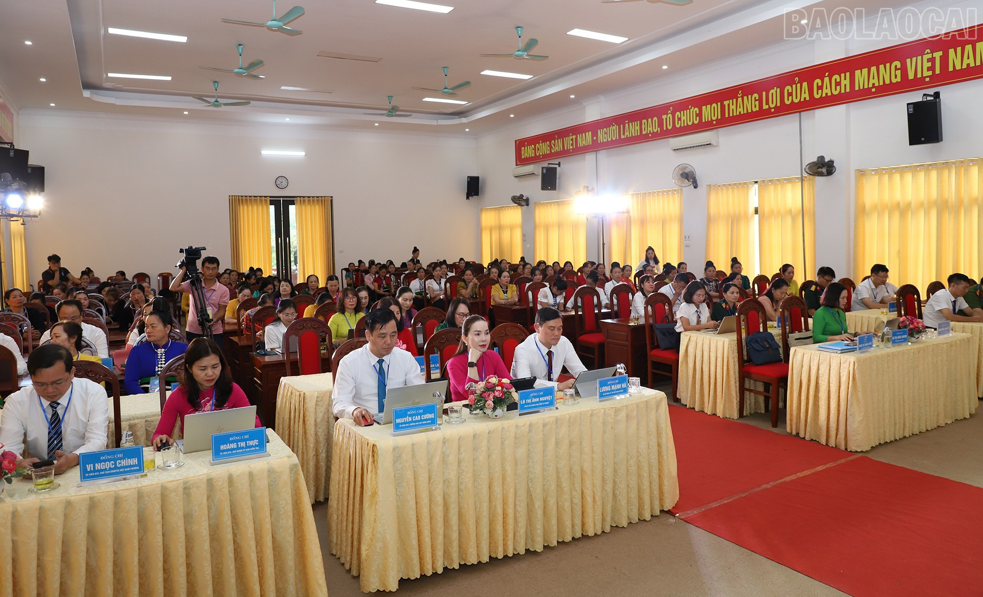 Quang cảnh đại hội. Quang cảnh đại hội.