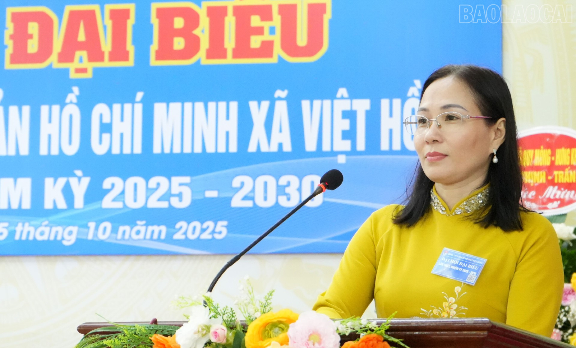 Đồng chí Nguyễn Thị Kim Xuân - Phó Bí thư Thường trực Đảng ủy xã phát biểu tại đại hội. baolaocai-tr_phatbieudaihoi.jpg