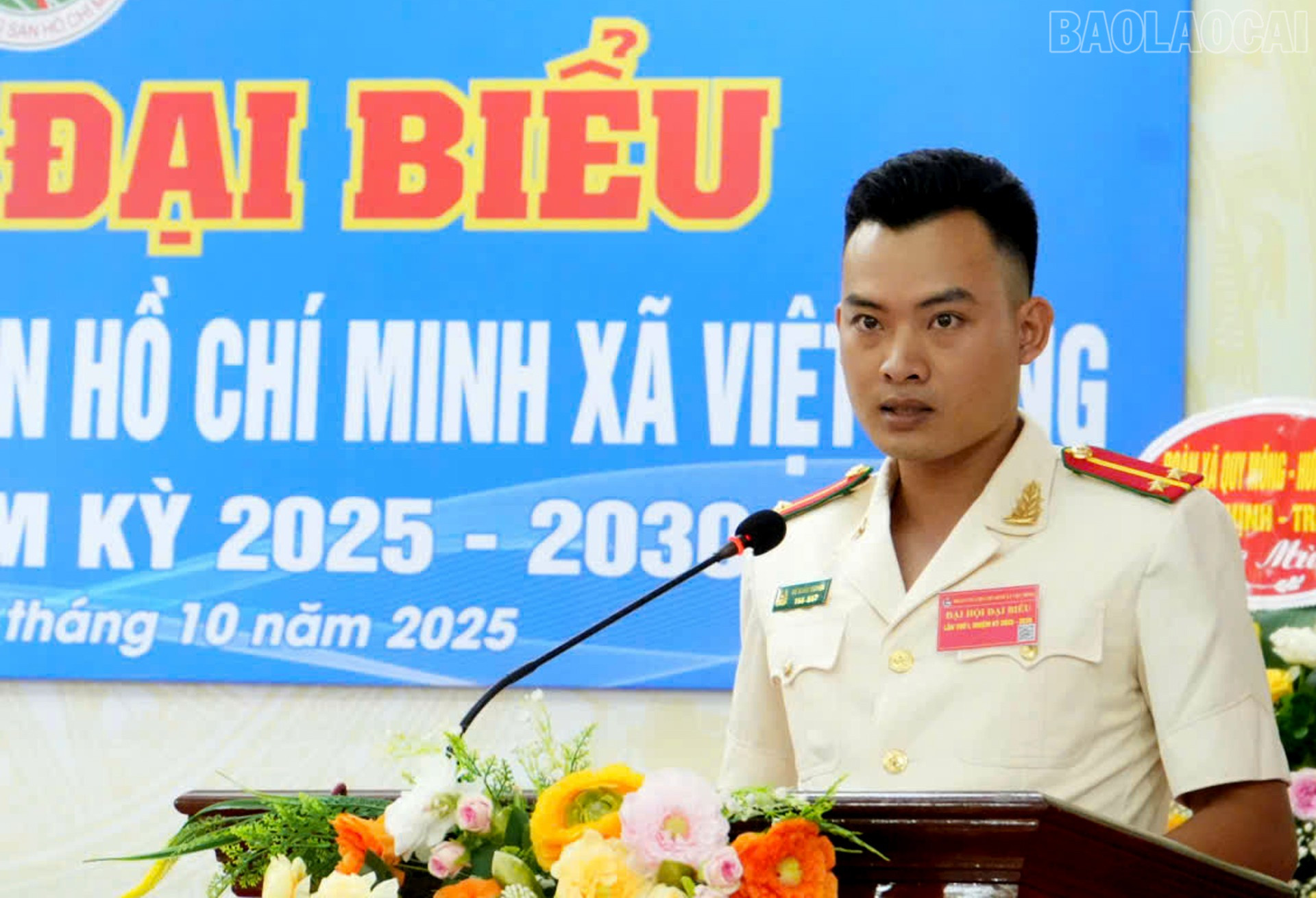 Đại biểuVũ Xuân Nghiêm - Phó bí thư Đoàn xã lâm thời trình bày báo cáo chính trị tại đại hội. Đại biểuVũ Xuân Nghiêm - Phó bí thư Đoàn xã lâm thời trình bày báo cáo chính trị tại đại hội.