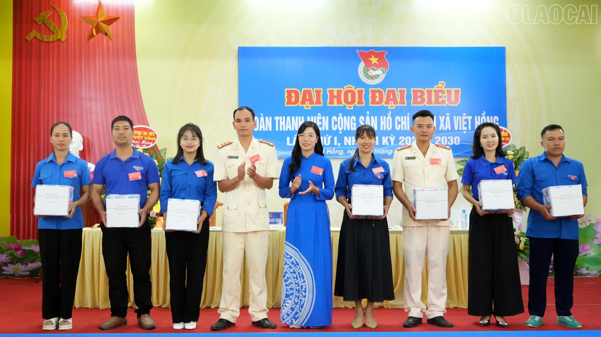 Chia tay các đồng chí thôi không tham gia Ban Chấp hành khóa mới. baolaocai-tr_chia-tay-2921.jpg