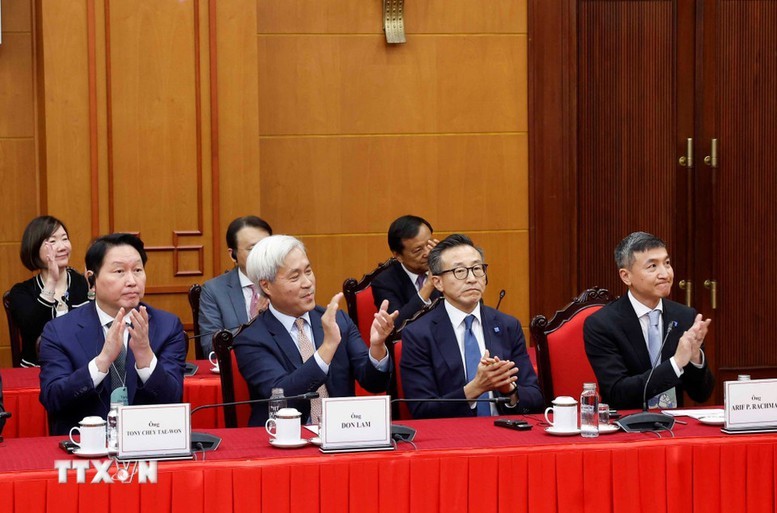 Đại diện các doanh nghiệp dự cuộc gặp mặt.