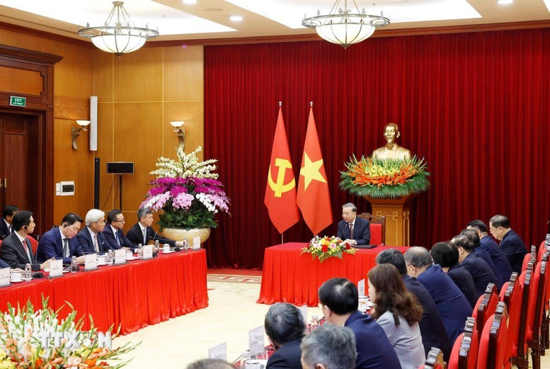 Tổng Bí thư cảm ơn, hoan nghênh các phát biểu, đề xuất thiết thực tại cuộc gặp, thể hiện quan tâm, hiểu biết, mong muốn của doanh nghiệp đối với thị trường, nền kinh tế Việt Nam.