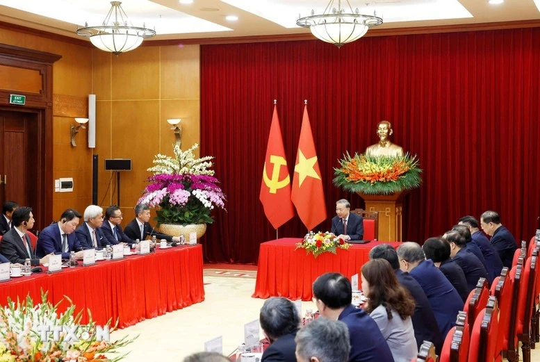 Tổng Bí thư cảm ơn, hoan nghênh các phát biểu, đề xuất thiết thực tại cuộc gặp, thể hiện quan tâm, hiểu biết, mong muốn của doanh nghiệp đối với thị trường, nền kinh tế Việt Nam.