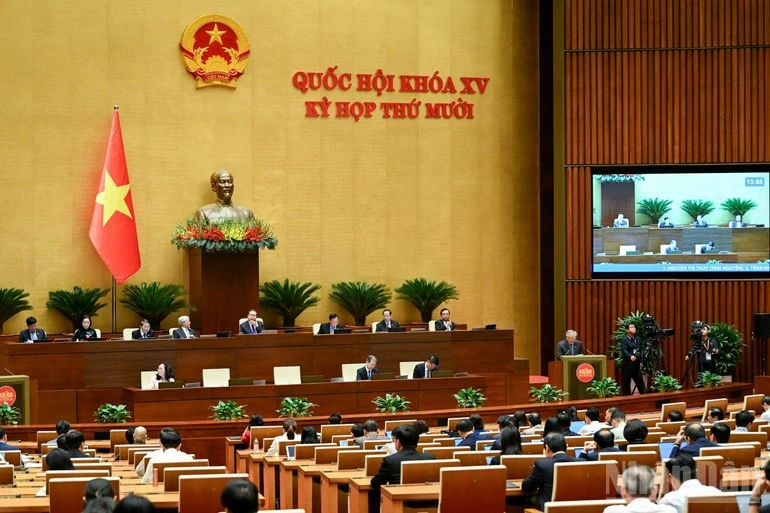 Quang cảnh phiên họp sáng 3/12. (Ảnh: DUY LINH)