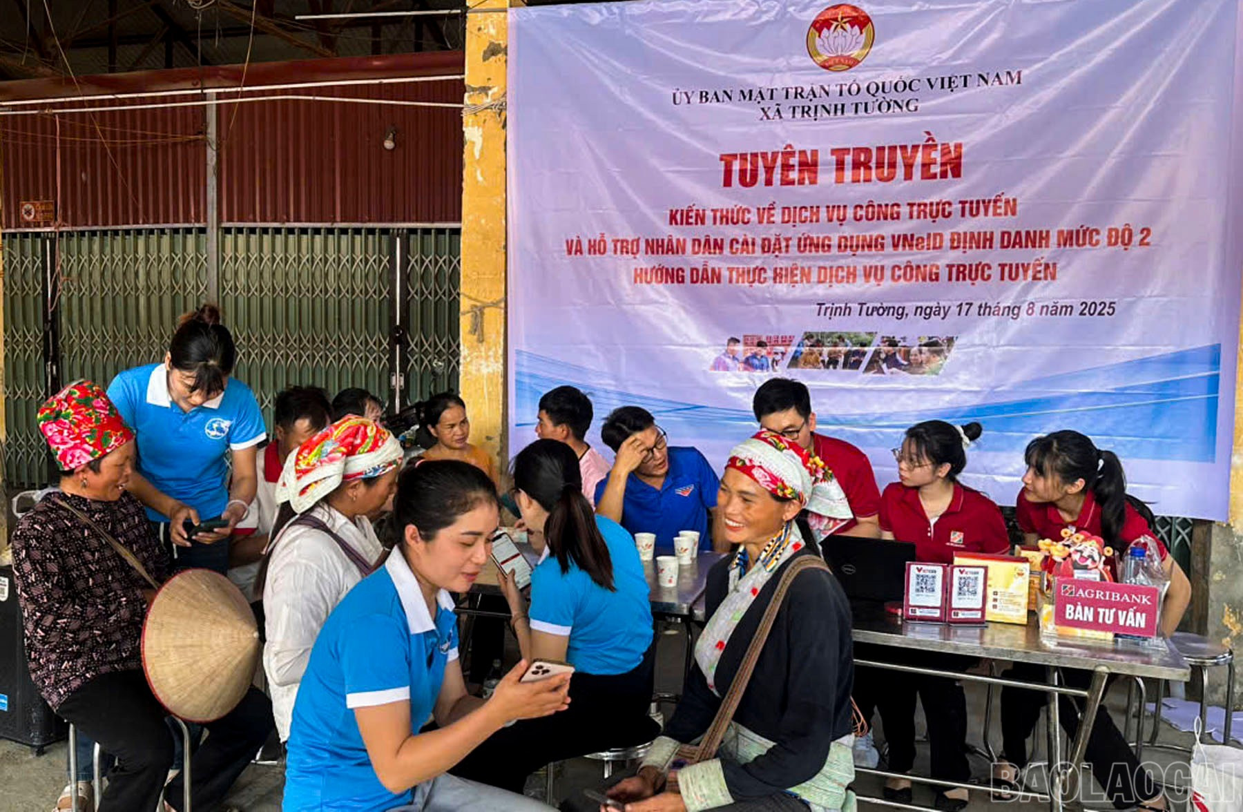 Các lực lượng tăng cường các hoạt động tuyên truyền lưu động. baolaocai-br_trinhtuong.jpg