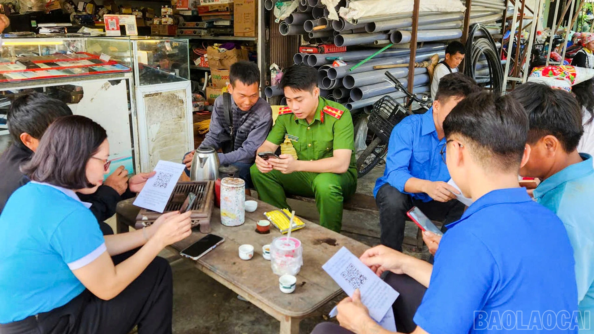 Tuyên truyền tại các hộ gia đình.