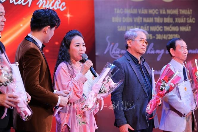 Bà Nguyễn Thị Tuyết Minh, Phó Chủ tịch Thường trực Hội Nghệ sĩ Múa Việt Nam đại diện tác giả Kịch múa chia sẻ tại buổi Công bố.