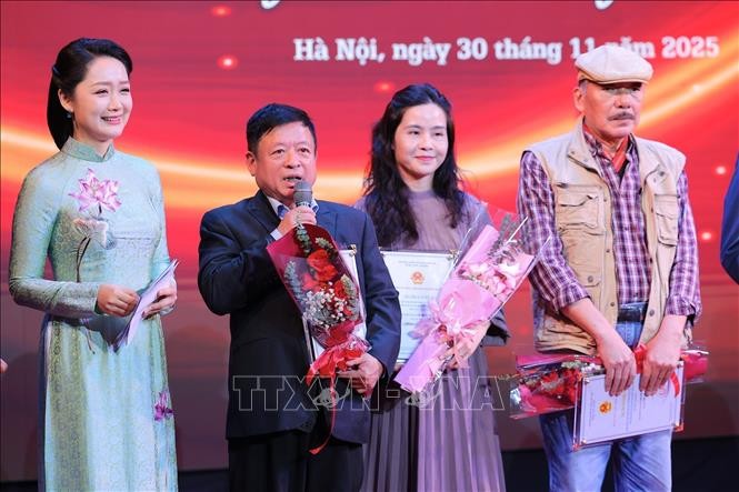 Ông Đỗ Hồng Quân, Chủ tịch Ủy ban toàn quốc Liên hiệp các Hội văn học nghệ thuật Việt Nam đại diện tác giả Âm nhạc chia sẻ tại buổi Công bố.