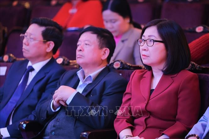 Các đại biểu tham dự buổi lễ.