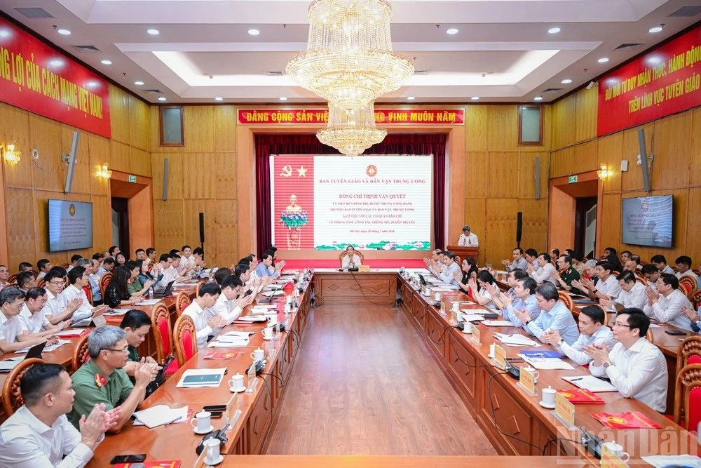 Ngày 30/7, đồng chí Trịnh Văn Quyết, Ủy viên Bộ Chính trị, Bí thư Trung ương Đảng, Trưởng ban Tuyên giáo và Dân vận Trung ương làm việc với các cơ quan báo chí, triển khai một số nhiệm vụ trọng tâm trong công tác thông tin, tuyên truyền thời gian tới. (Ảnh: Quỳnh Chi)