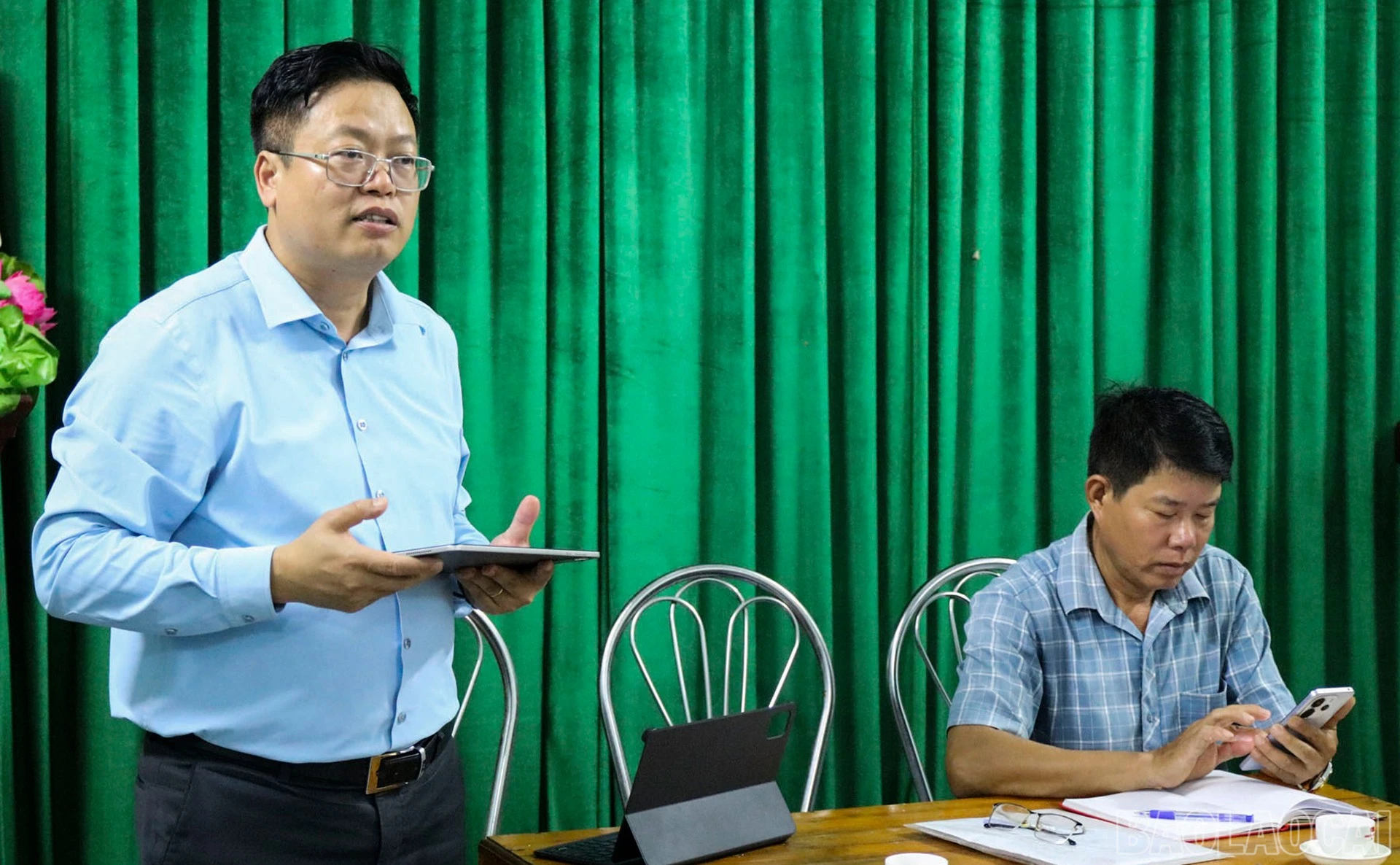 Chủ tịch UBND xã Bát Xát Nguyễn Mạnh Hùng phát biểu tại buổi đối thoại.