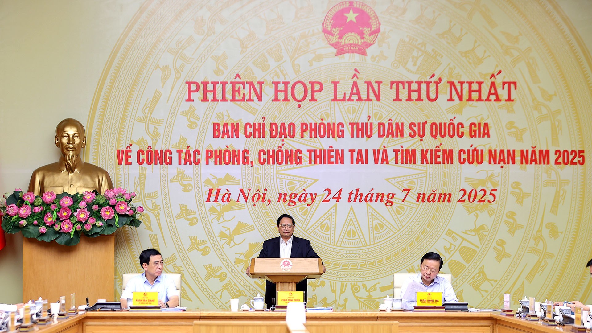 Thủ tướng Phạm Minh Chính phát biểu chỉ đạo tại phiên họp. 24-7-phienhop3.jpg