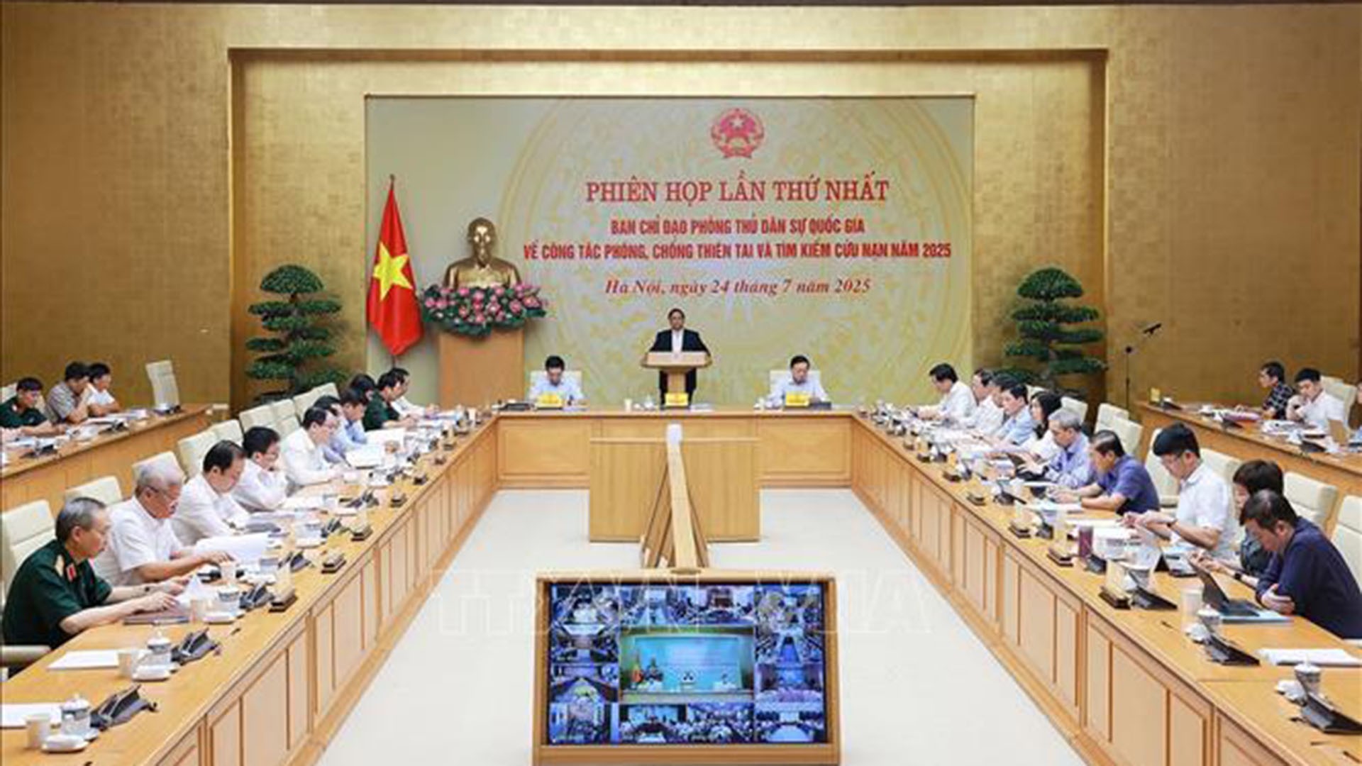 Thủ tướng Phạm Minh Chính chủ trì Phiên họp lần thứ nhất của Ban Chỉ đạo Phòng thủ dân sự quốc gia. 24-7-phienhop1.jpg