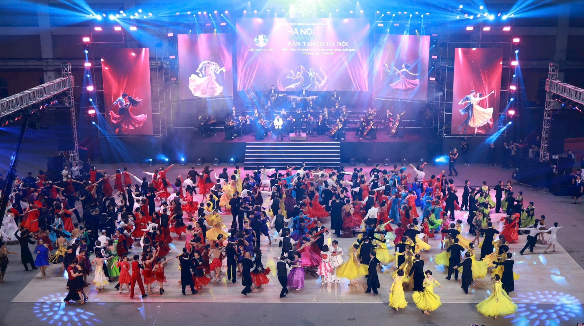 Vũ điệu tango Hà Nội có số lượng người tham gia đông nhất.