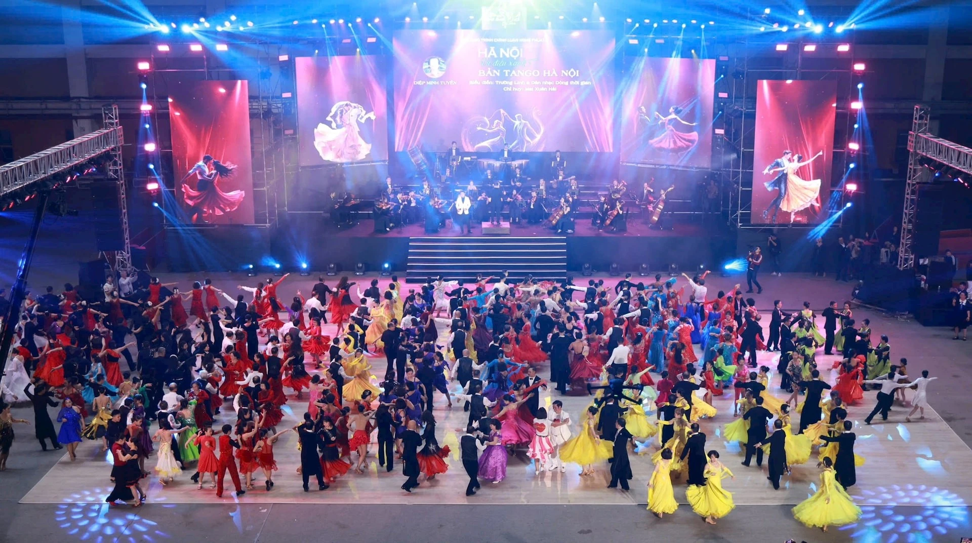 Vũ điệu tango Hà Nội có số lượng người tham gia đông nhất.