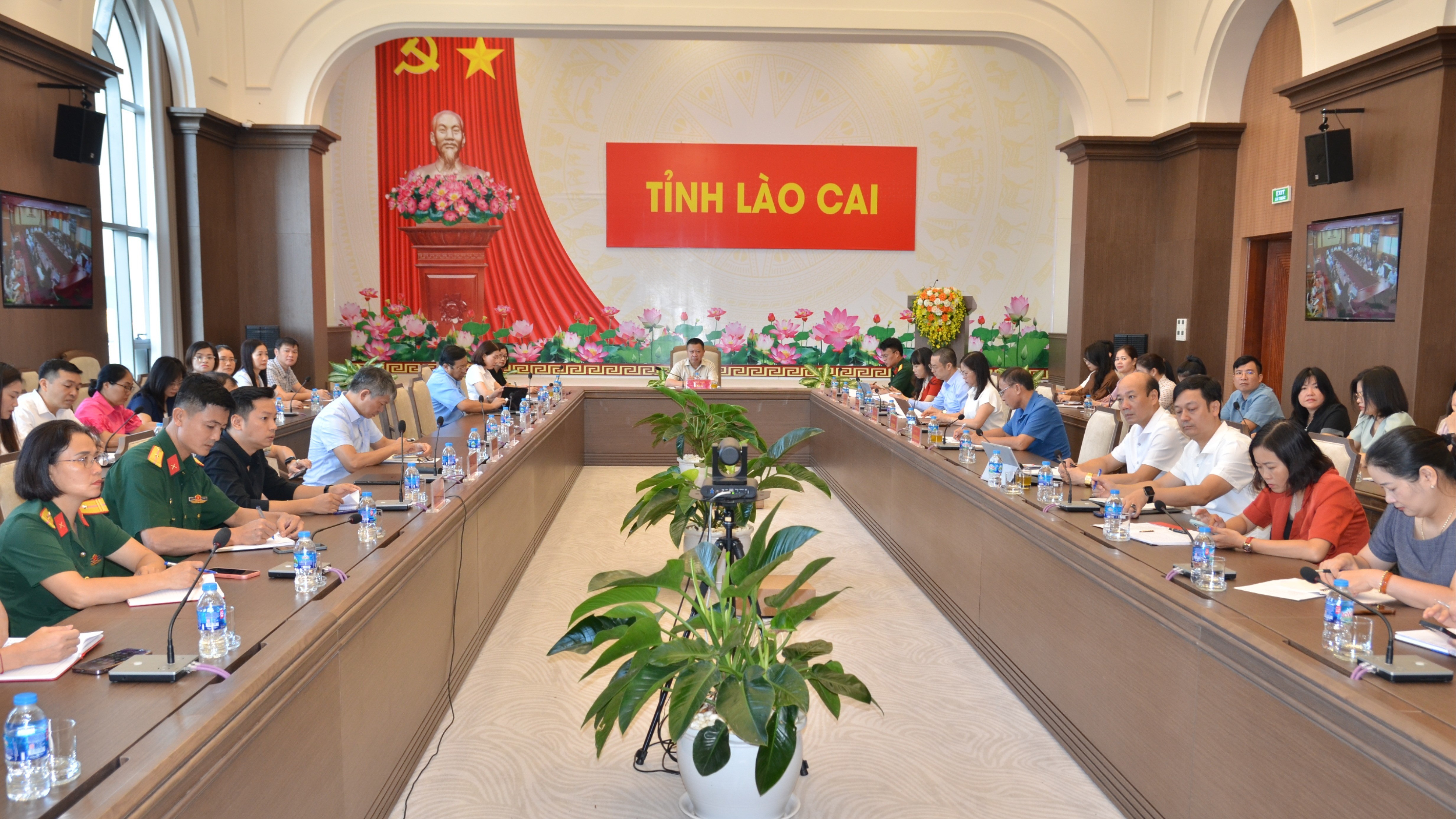 Lãnh đạo Sở Nội vụ cùng đại diện các sở, ban, ngành tỉnh Lào Cai dự Hội nghị tại điểm cầu tỉnh Lào Cai. 19-9-noivu3.jpg