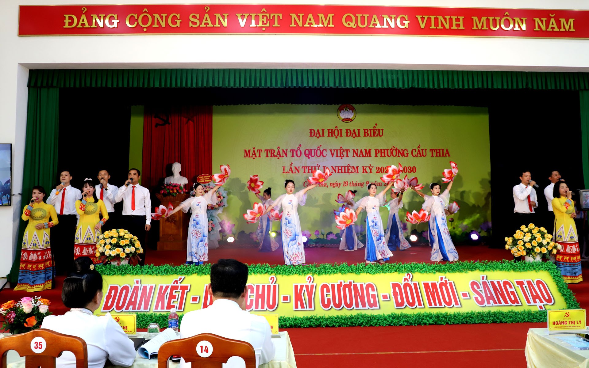 Tiết mục văn nghệ chào mừng đại hội. 19-9-vannghe.jpg
