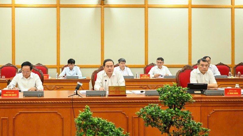 Tổ công tác của Bộ Chính trị làm việc với các Ban thường vụ tỉnh ủy, thành ủy về Đại hội Đảng nhiệm kỳ 2025 - 2030. 19-9-canbo.jpg