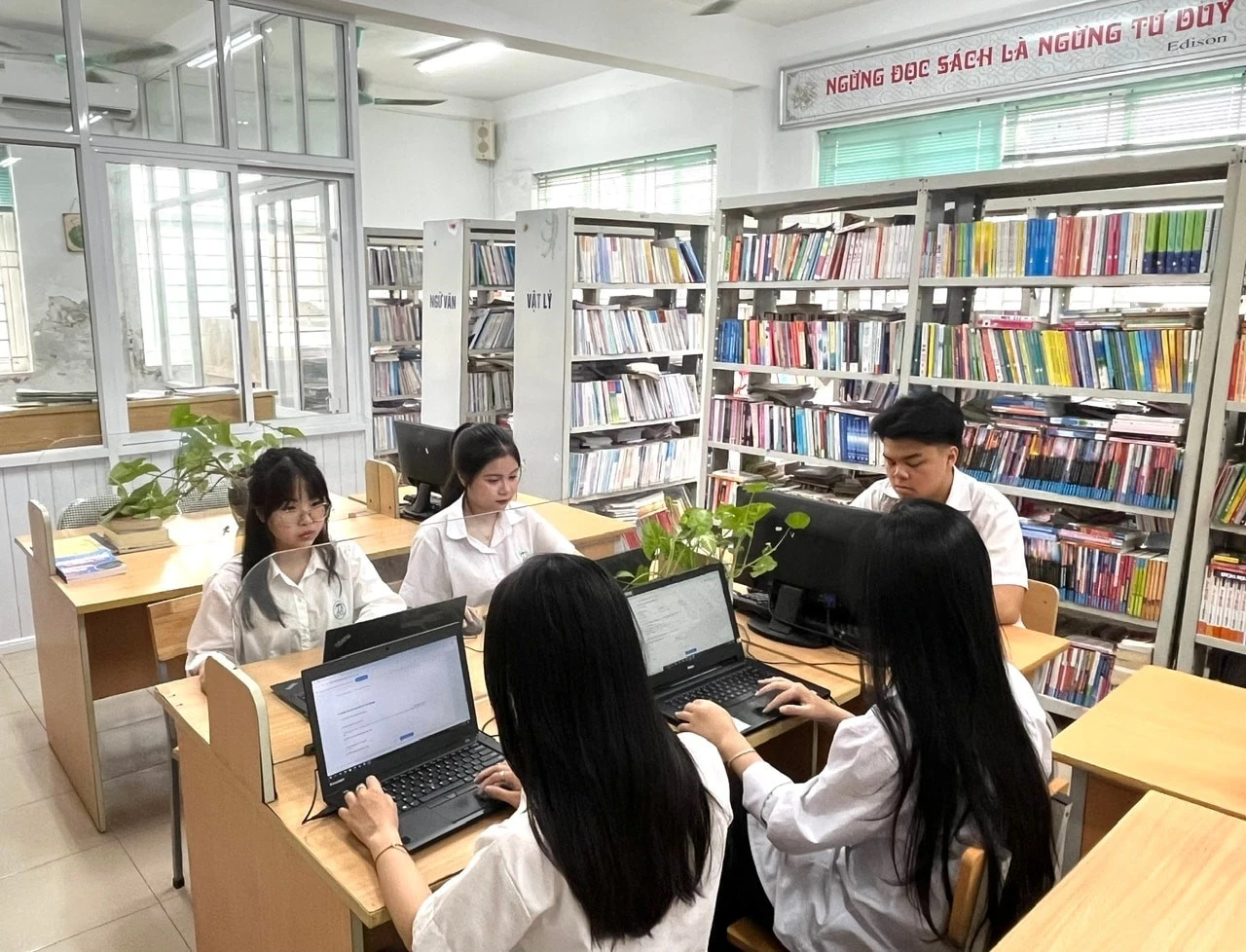 Việc phát triển mạnh mẽ sách giáo khoa số giúp học sinh mở rộng phương thức học tập.