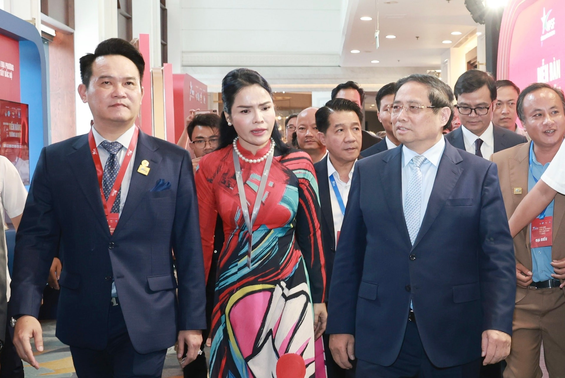 Thủ tướng Chính phủ Phạm Minh Chính dự Diễn đàn Kinh tế tư nhân Việt Nam. Thủ tướng Chính phủ Phạm Minh Chính dự Diễn đàn Kinh tế tư nhân Việt Nam.