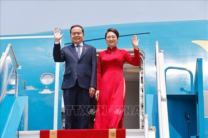 Chủ tịch Quốc hội Trần Thanh Mẫn và Phu nhân rời Hà Nội, lên đường tham dự AIPA-46 và thăm chính thức Malaysia. Chủ tịch Quốc hội Trần Thanh Mẫn và Phu nhân rời Hà Nội, lên đường tham dự AIPA-46 và thăm chính thức Malaysia.