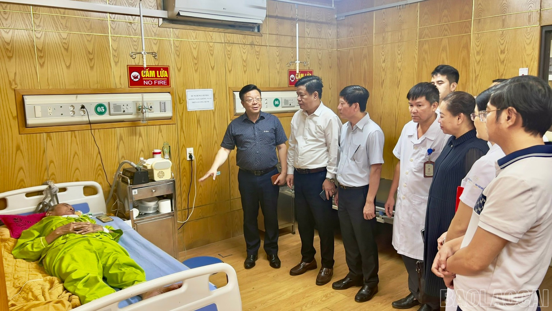 Đoàn công tác Bệnh viện Lão Khoa Trung ương thăm quan tại một số đơn vị y tế trên địa bàn tỉnh Lào Cai. baolaocai-br_23-9-ky-ket5.jpg