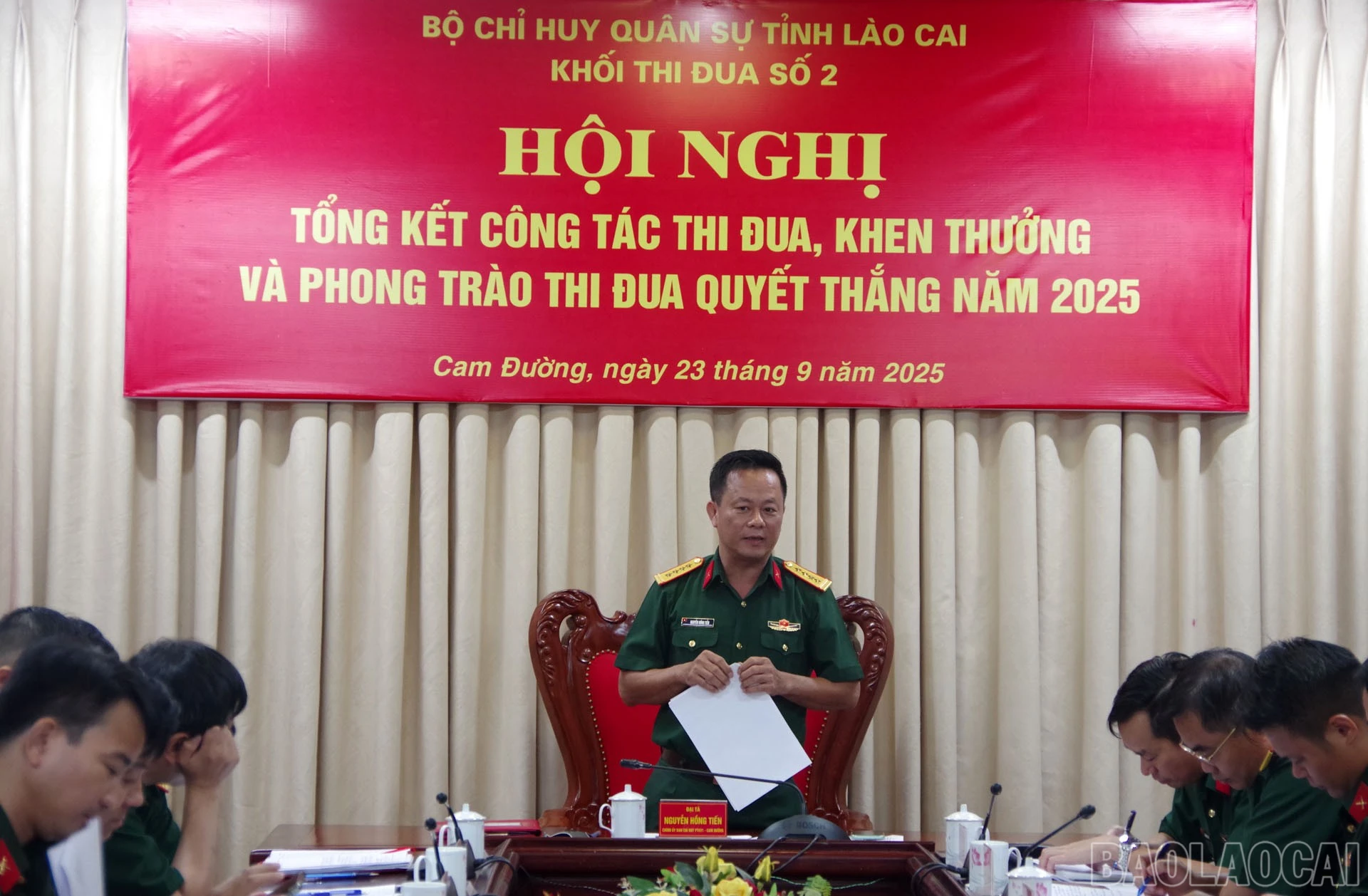 Đại tá Nguyễn Hồng Tiến - Bí thư Đảng ủy, Chính ủy Ban Chỉ huy phòng thủ khu vực 1 - Cam Đường kết luận hội nghị.