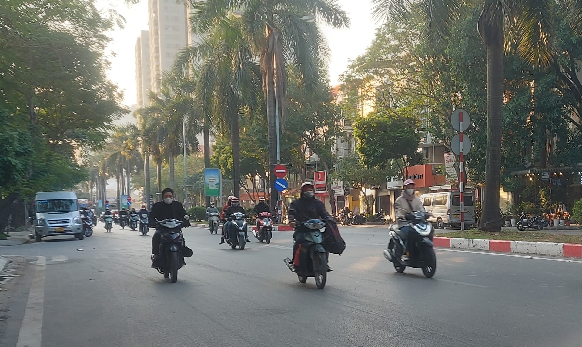 Hà Nội rét đậm, khu vực phía Tây thành phố rét hại về đêm và sáng, nhiệt độ thấp nhất 11-13 độ C.