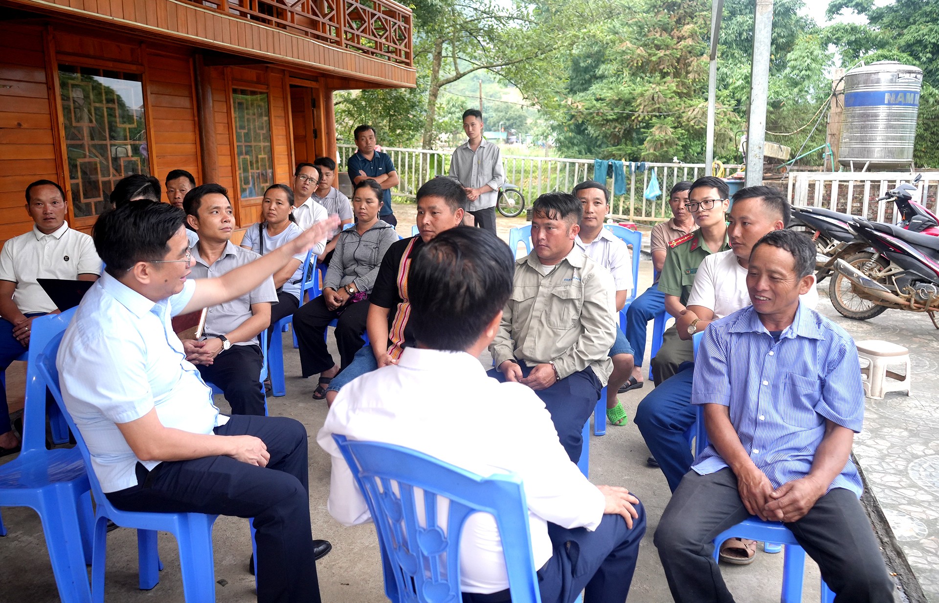 Cuộc trao đổi, trò chuyện diễn ra từ vào lúc 17 giờ 30 phút. 6-8-sa-pa1.jpg