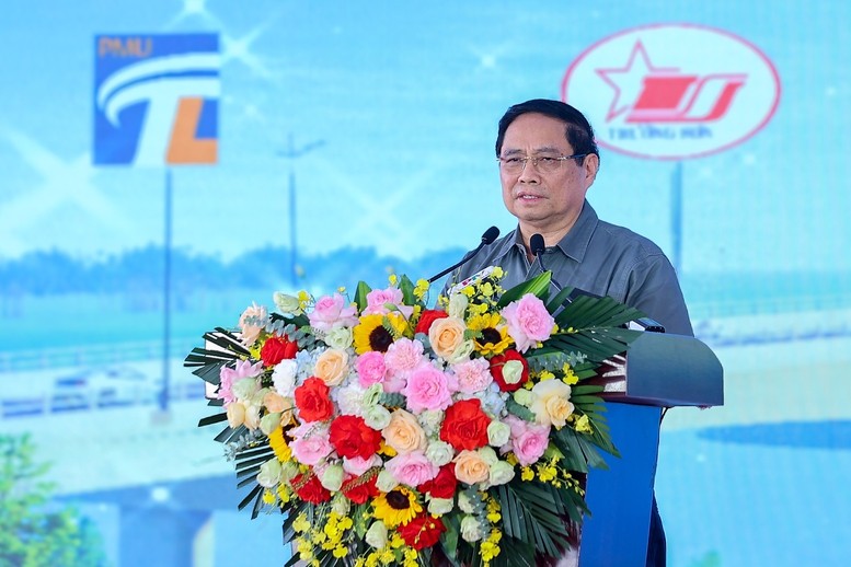 Nhấn mạnh đây là nhịp cầu nối liền và gắn kết giữa nhân dân với Đảng, Nhà nước và quân đội, Thủ tướng yêu cầu phải khai thác cây cầu thực sự hiệu quả, "xứng đáng với mong mỏi và những giọt nước mắt của người dân" . Nhấn mạnh đây là nhịp cầu nối liền và gắn kết giữa nhân dân với Đảng, Nhà nước và quân đội, Thủ tướng yêu cầu phải khai thác cây cầu thực sự hiệu quả, "xứng đáng với mong mỏi và những giọt nước mắt của người dân" .