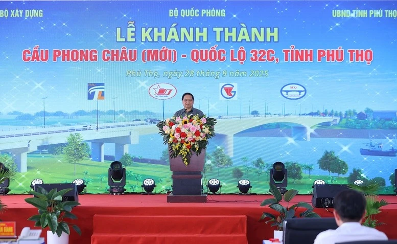 Thủ tướng ghi nhận, biểu dương, đánh giá cao nỗ lực, trách nhiệm của Bộ Quốc phòng, Bộ Xây dựng, Bộ Tài chính và các cơ quan liên quan; sự vào cuộc của nhà thầu tư vấn, giám sát, thi công, các đội khảo sát.
