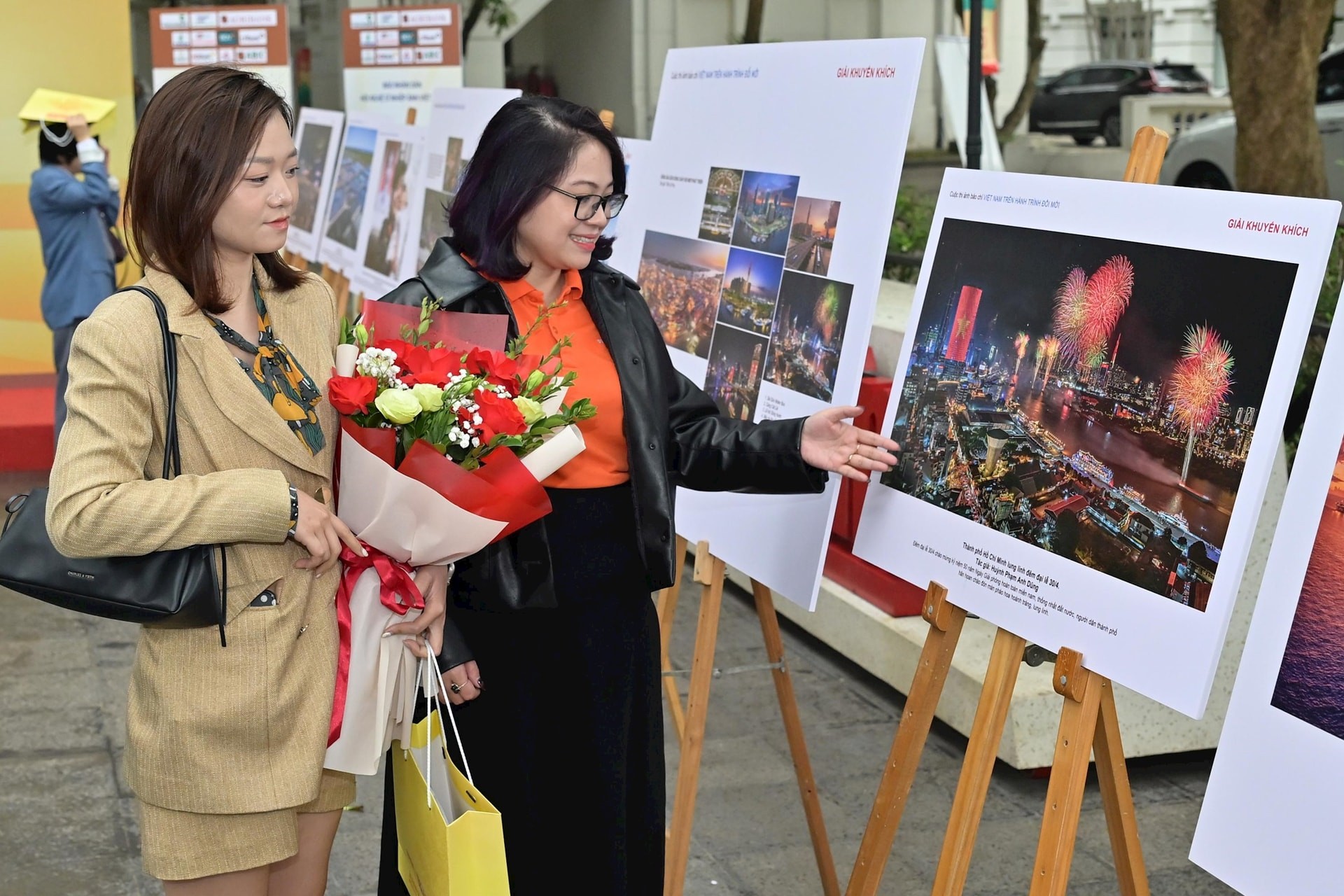 Thưởng lãm các tác phẩm ảnh báo chí xuất sắc từ cuộc thi.