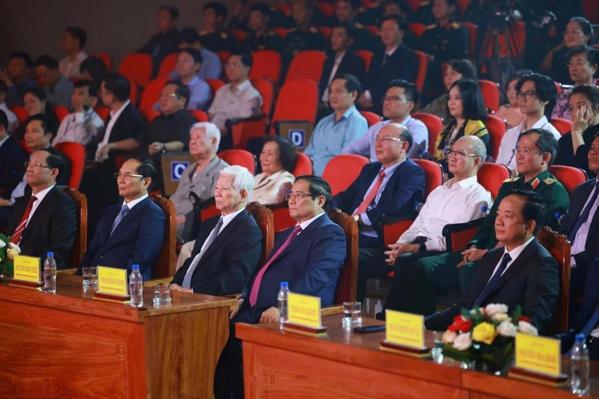 Thủ tướng Phạm Minh Chính dự chương trình nghệ thuật "Thủ tướng Phạm Văn Đồng- Trọn đời vì nước, vì dân”.