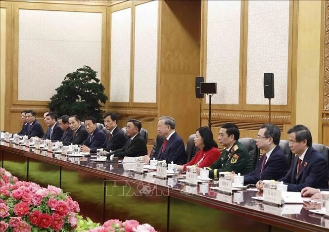 Tổng Bí thư, Chủ tịch nước Tô Lâm và thành viên Đoàn cấp cao Việt Nam tại cuộc hội đàm với Tổng Bí thư, Chủ tịch nước Trung Quốc Tập Cận Bình và Đoàn cấp cao Trung Quốc.