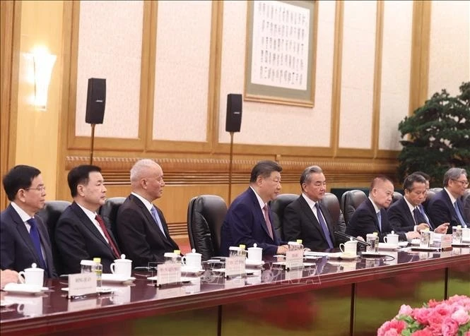 Tổng Bí thư, Chủ tịch nước Trung Quốc Tập Cận Bình và thành viên Đoàn cấp cao Trung Quốc tại cuộc hội đàm với Tổng Bí thư, Chủ tịch nước Tô Lâm và Đoàn cấp cao Việt Nam.