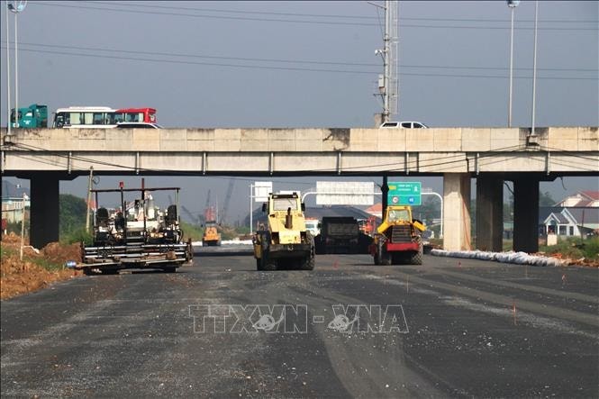 Các đơn vị thi công tập trung thiết bị, nhân lực đẩy nhanh tiến độ dự án Vành đai 3 TP Hồ Chí Minh đoạn qua tỉnh Tây Ninh, phấn đấu thông xe kỹ thuật trong tháng 12-2025.