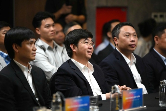 Thứ trưởng Khoa học và Công nghệ Bùi Hoàng Phương (giữa) tại sự kiện ra mắt hệ sinh thái camera Hanet, chiều 12/11.