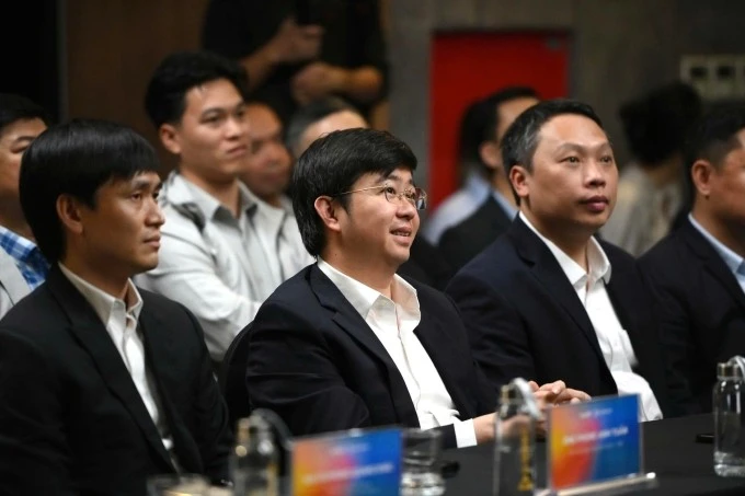 Thứ trưởng Khoa học và Công nghệ Bùi Hoàng Phương (giữa) tại sự kiện ra mắt hệ sinh thái camera Hanet, chiều 12/11.