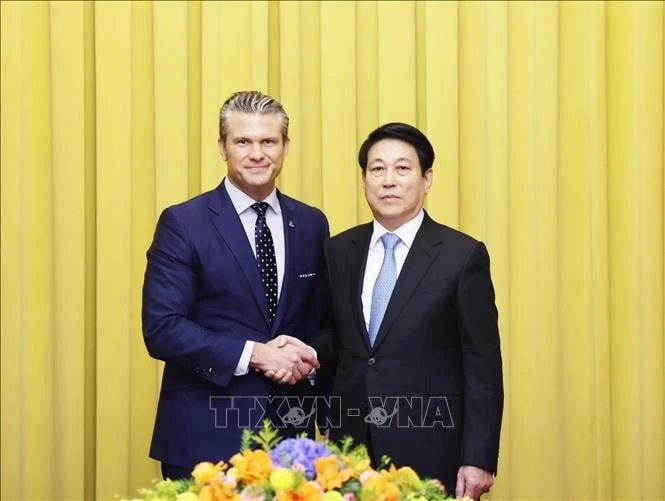 Chủ tịch nước Lương Cường tiếp Bộ trưởng Chiến tranh Hoa Kỳ Pete Hegseth. Ảnh: Lâm Khánh/TTXVN